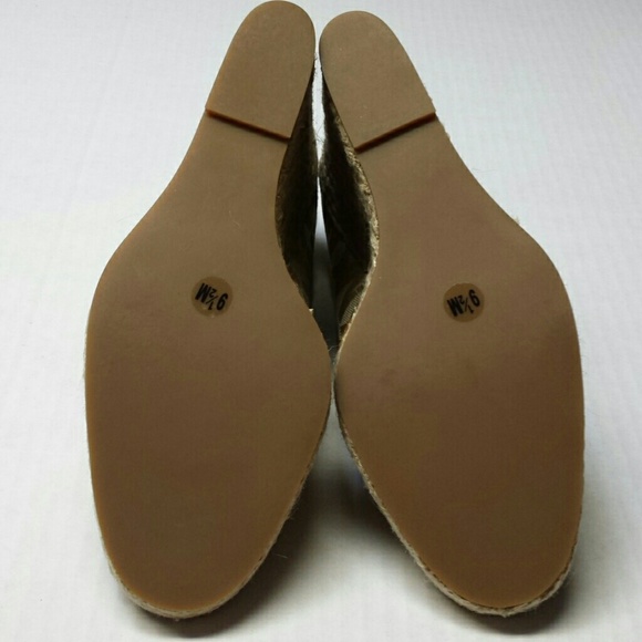 NWOT Michael Kors Wedges Beige/Tan Size 9.5M - Picture 4 of 8